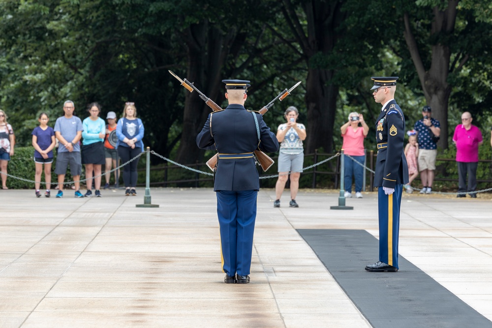 3d US Infantry Regiment (The Old Guard) host the Washington Commanders