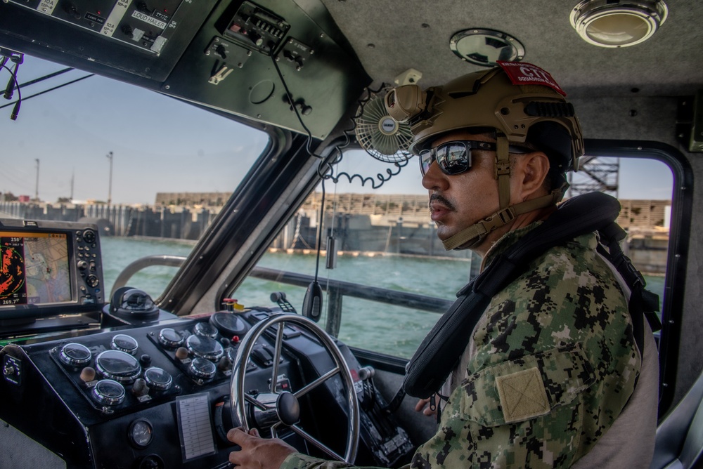 MSRON 11 Conducts Re-Enlistment During MESF Boat University Underway Training