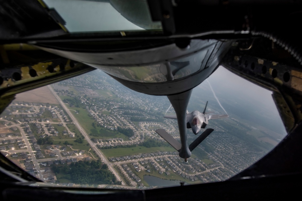 Columbus Airshow flyby