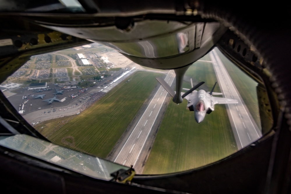 Columbus Airshow flyby