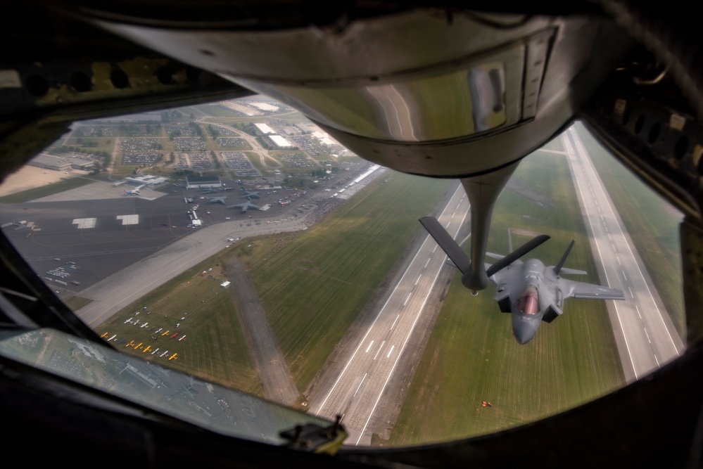 Columbus Airshow flyby