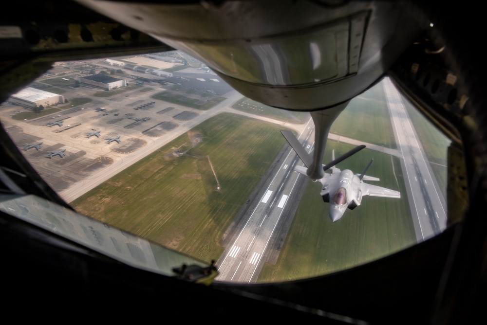 Columbus Airshow flyby