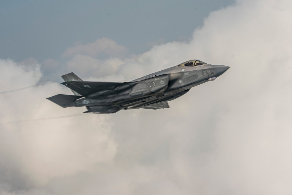 DVIDS Images Columbus Airshow flyby [Image 15 of 18]