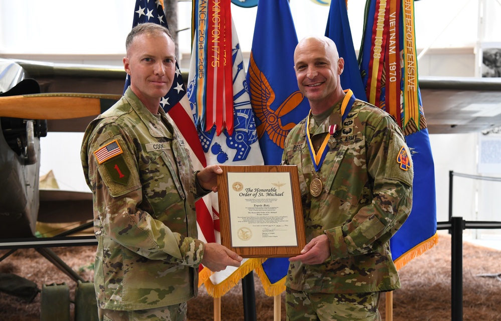 LTC Betz Receives Award
