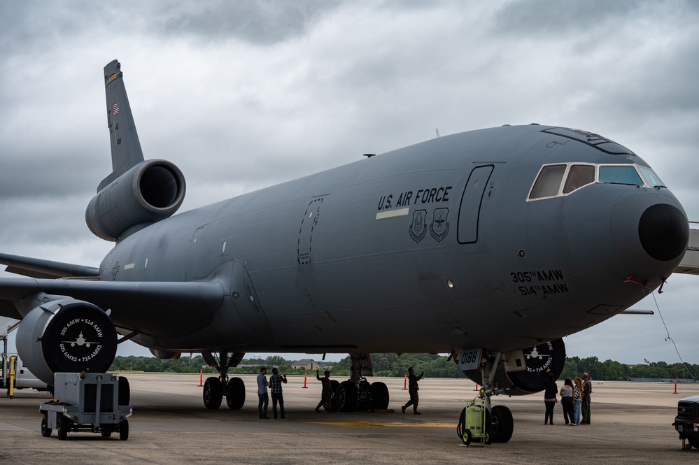 305th AMW bids last farewell to the KC-10