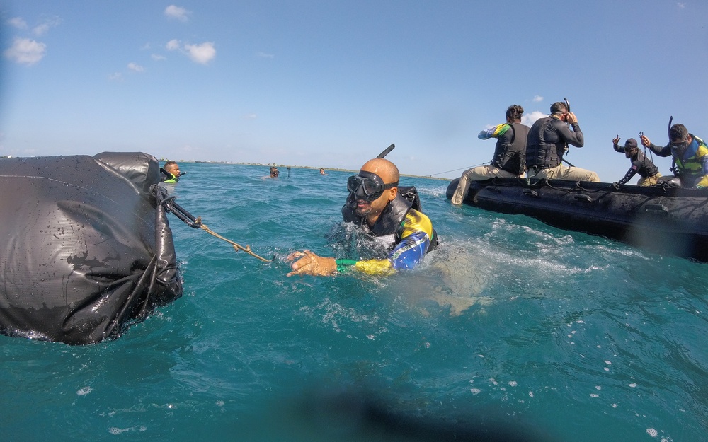 Fuerzas Comando 23' Water Assault