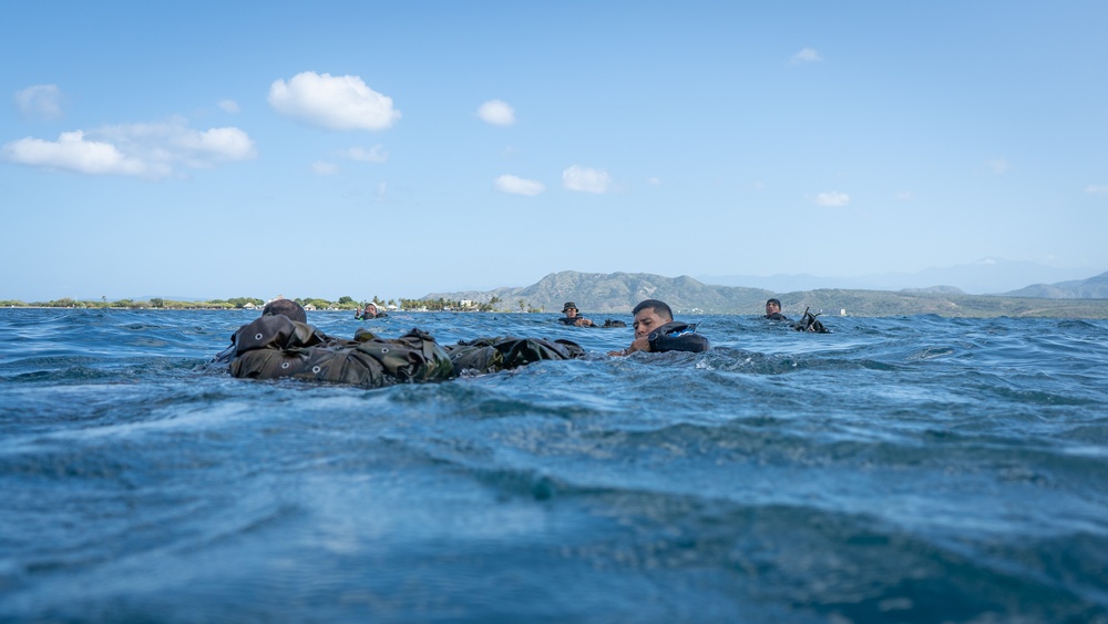 Fuerzas Comando 23' Water Assault