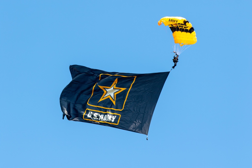 Soldiers from the Golden Knights, the U.S. Army’s official parachuting team, performs an airborne demonstration for Soldiers with 10th Mountain Division and members of the surronding communities, during Mountainfest 2023.