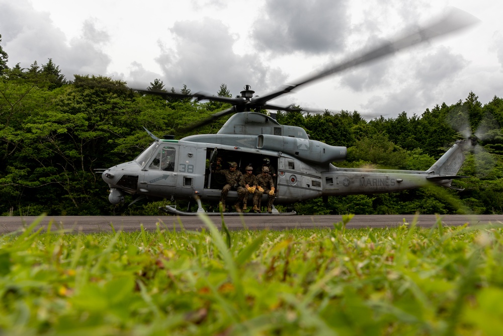 Fuji Viper 23| 3rd Recon Battalion and HMLA 169 Conduct Fast Rope Training