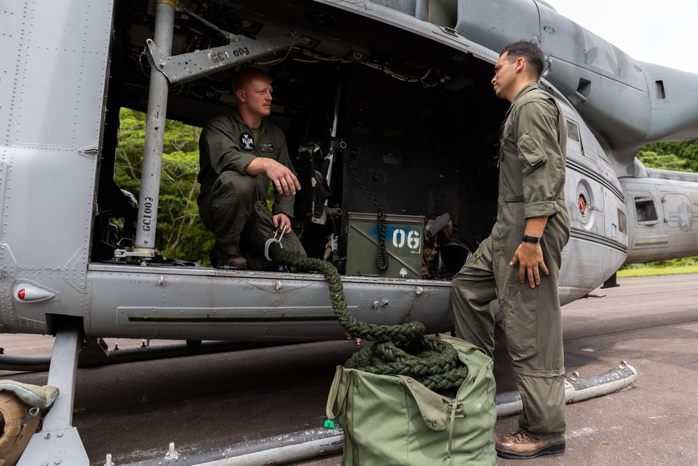 Fuji Viper 23| 3rd Recon Battalion and HMLA 169 Conduct Fast Rope Training