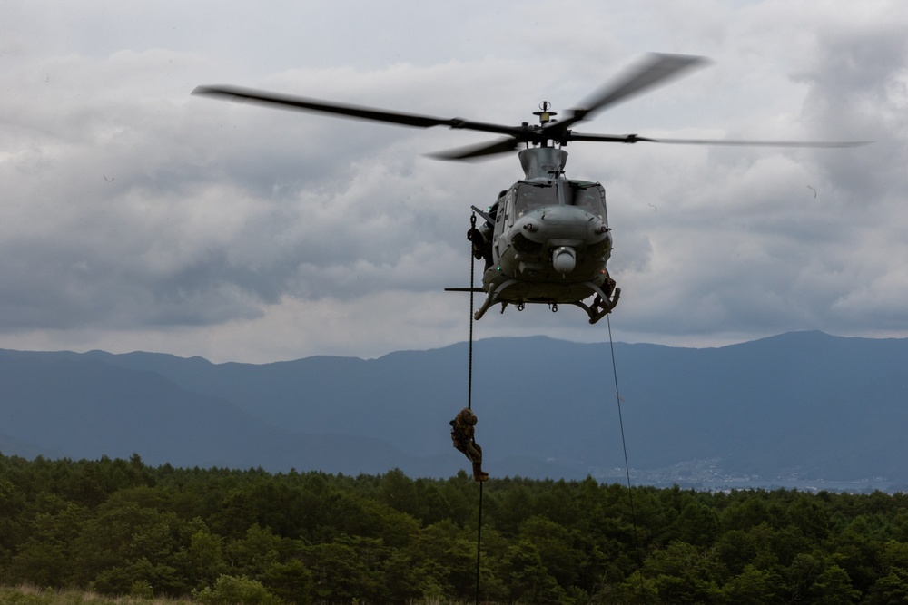 Fuji Viper 23| 3rd Recon Battalion and HMLA 169 Conduct Fast Rope Training