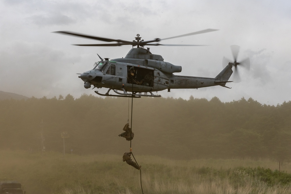 Fuji Viper 23| 3rd Recon Battalion and HMLA 169 Conduct Fast Rope Training