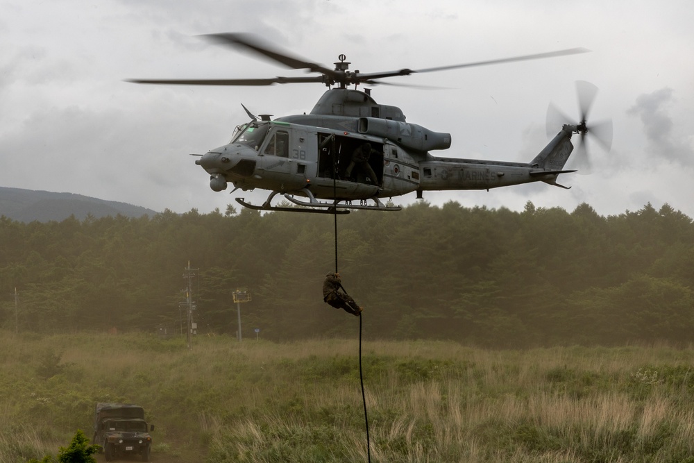 Fuji Viper 23| 3rd Recon Battalion and HMLA 169 Conduct Fast Rope Training