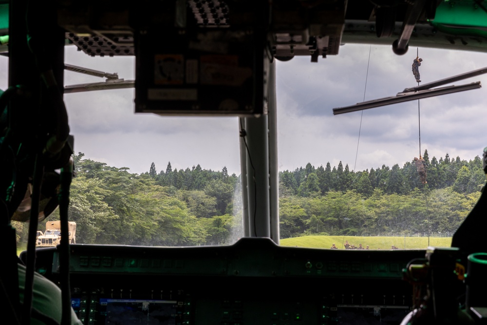 Fuji Viper 23| 3rd Recon Battalion and HMLA 169 Conduct Fast Rope Training