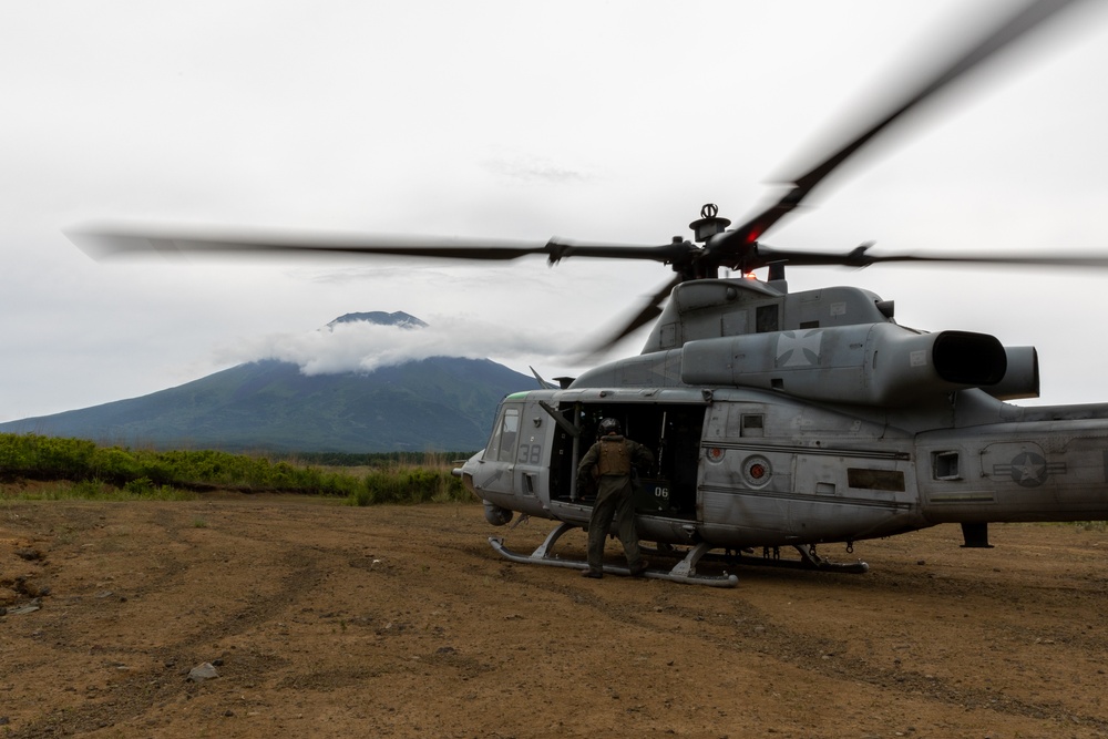 Fuji Viper 23| 3rd Recon Battalion and HMLA 169 Conduct Fast Rope Training