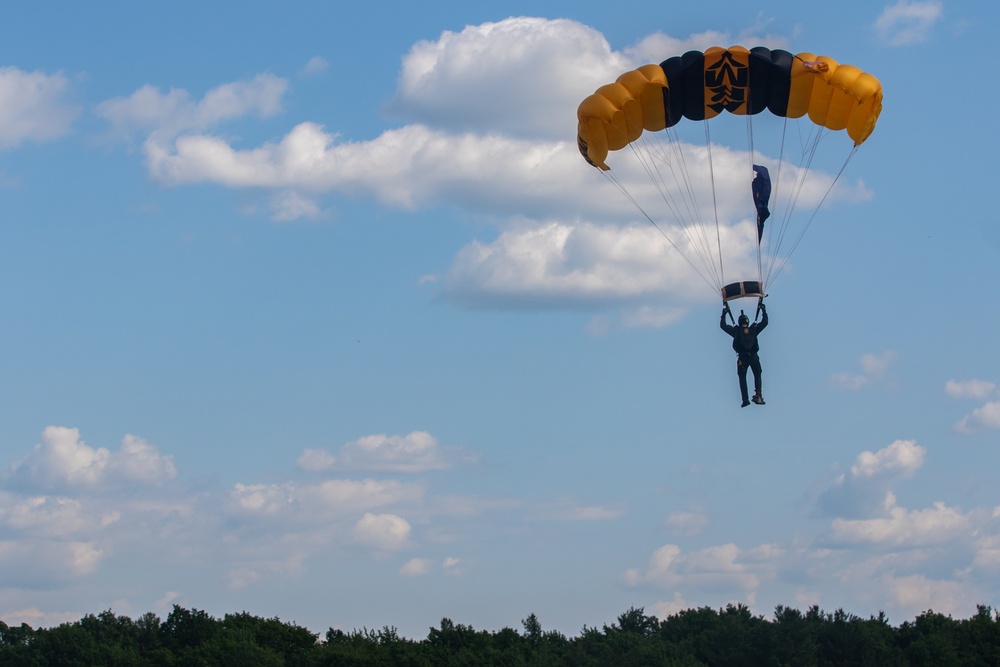 Golden Knights Jump at Mountainfest 2023