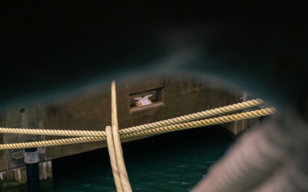 Sailors Get GW Out to Sea