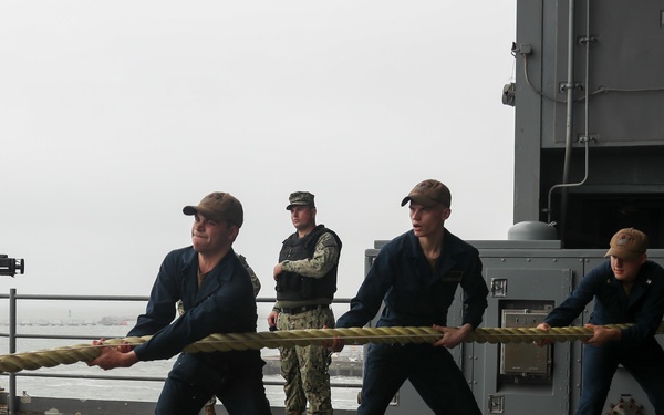 Sailors Get GW Out to Sea