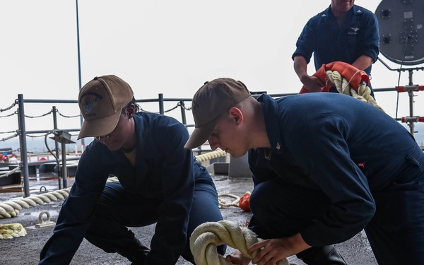 Sailors Get GW Out to Sea