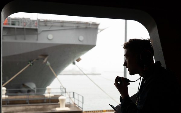 Sailors Get GW Out to Sea