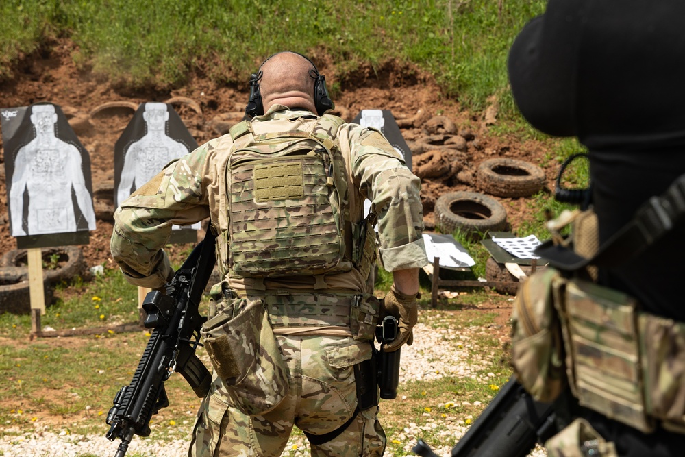 US Special Forces, Bosnian SIPA perform drills on Sarajevo flat range