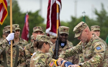 The 3rd Division Sustainment Brigade changes command, cases colors