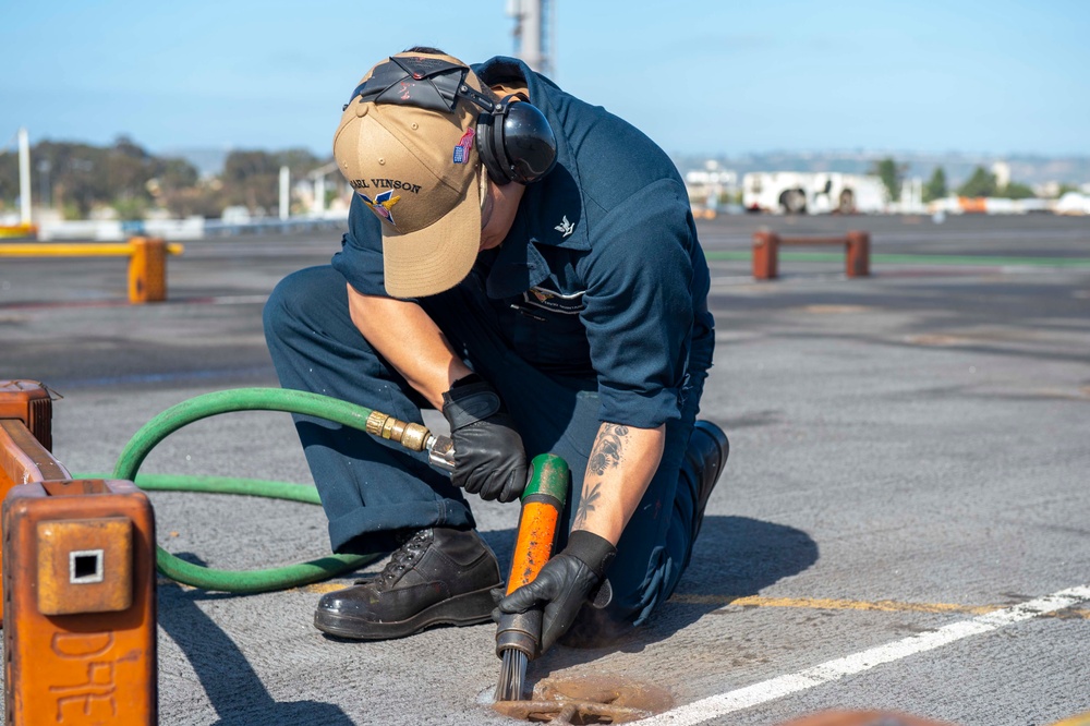 USS Carl Vinson (CVN 70) Sailors Conduct Routine Maintenance