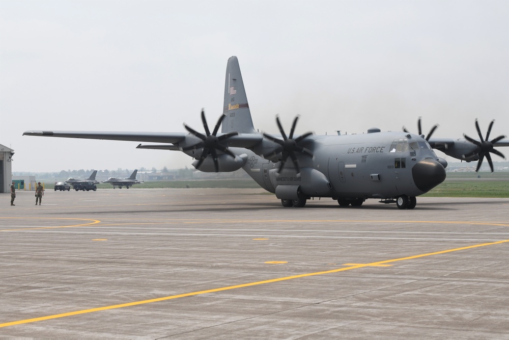 133rd Airlift Wing conducts wet-wing refueling