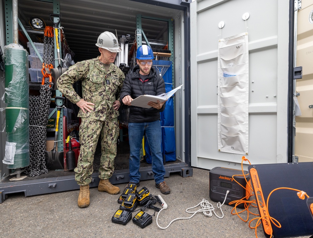 Admiral James Caldwell Jr, Director, Naval Nuclear Propulsion Program visits Puget Sound Naval Shipyard &amp; Intermediate Maintenance Facility