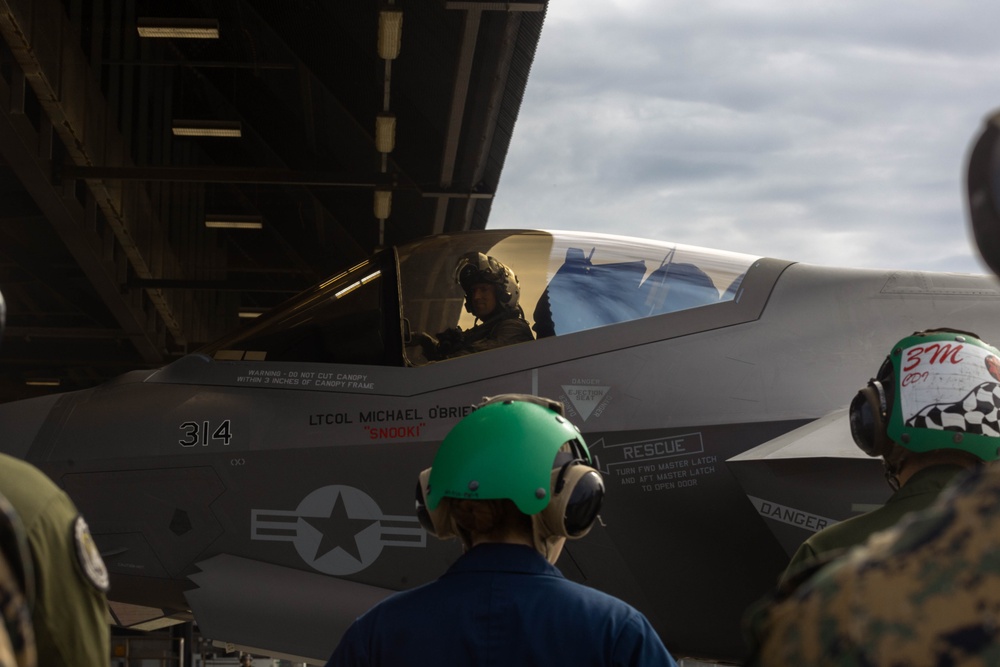 VMFA-314 Arrives in Australia after a Trans-Pacific flight