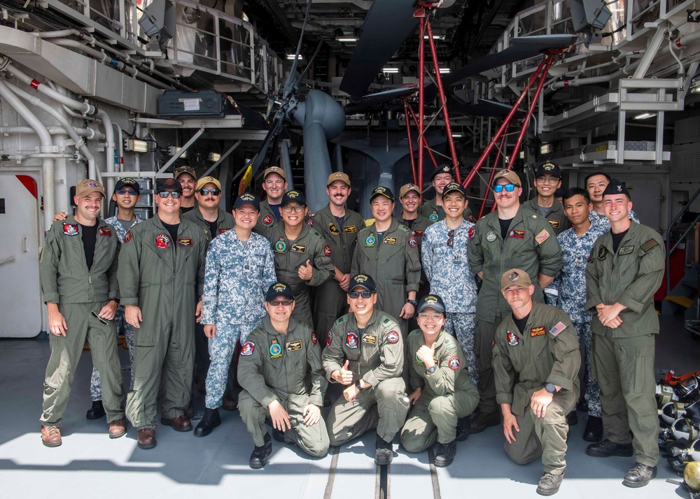 US, SINGAPORE NAVIES CONDUCT OPERATIONAL MEETING AT EXERCISE PACIFIC GRIFFIN 2023