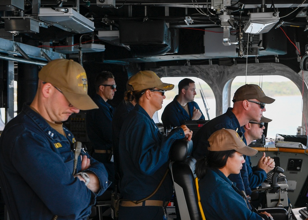 USS MANCHESTER (LCS 14) GETS UNDERWAY DURING EXERCISE PACIFIC GRIFFIN 2023