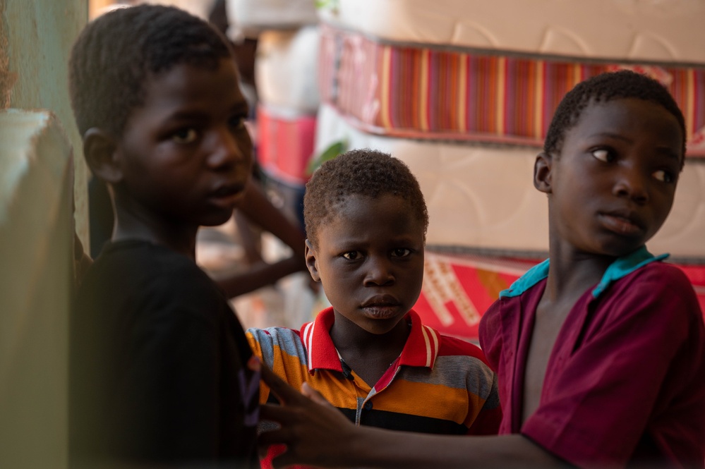 U.S. Military in Niger assists in donation of mattresses to local orphanage