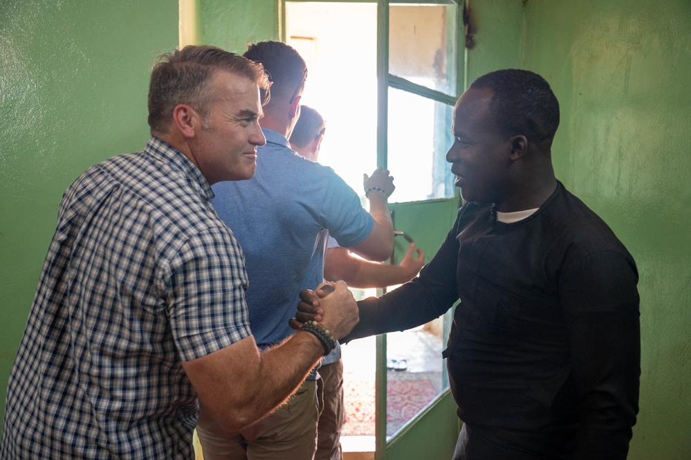U.S. Military in Niger assists in donation of mattresses to local orphanage