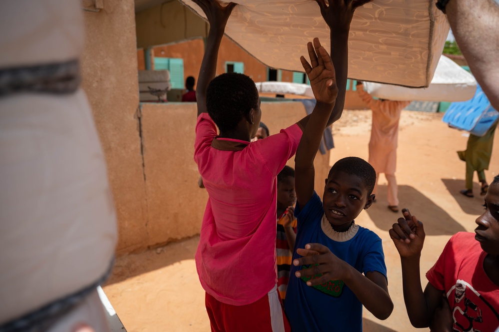 U.S. Military in Niger assists in donation of mattresses to local orphanage
