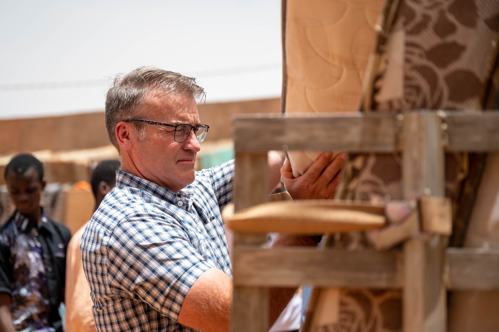 U.S. Military in Niger assists in donation of mattresses to local orphanage
