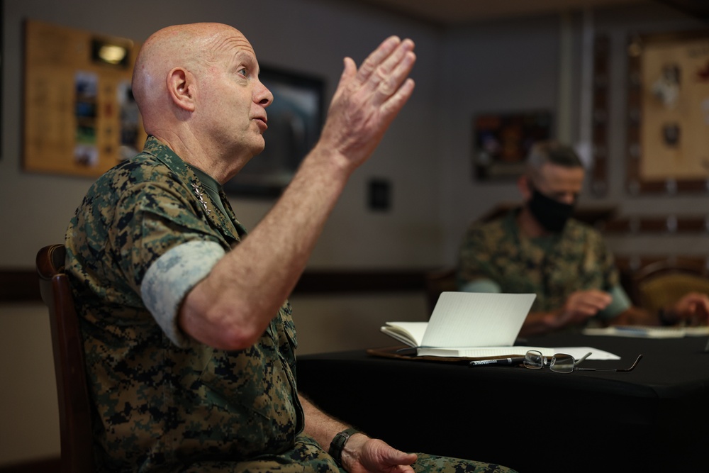 CMC Visits Camp Lejeune