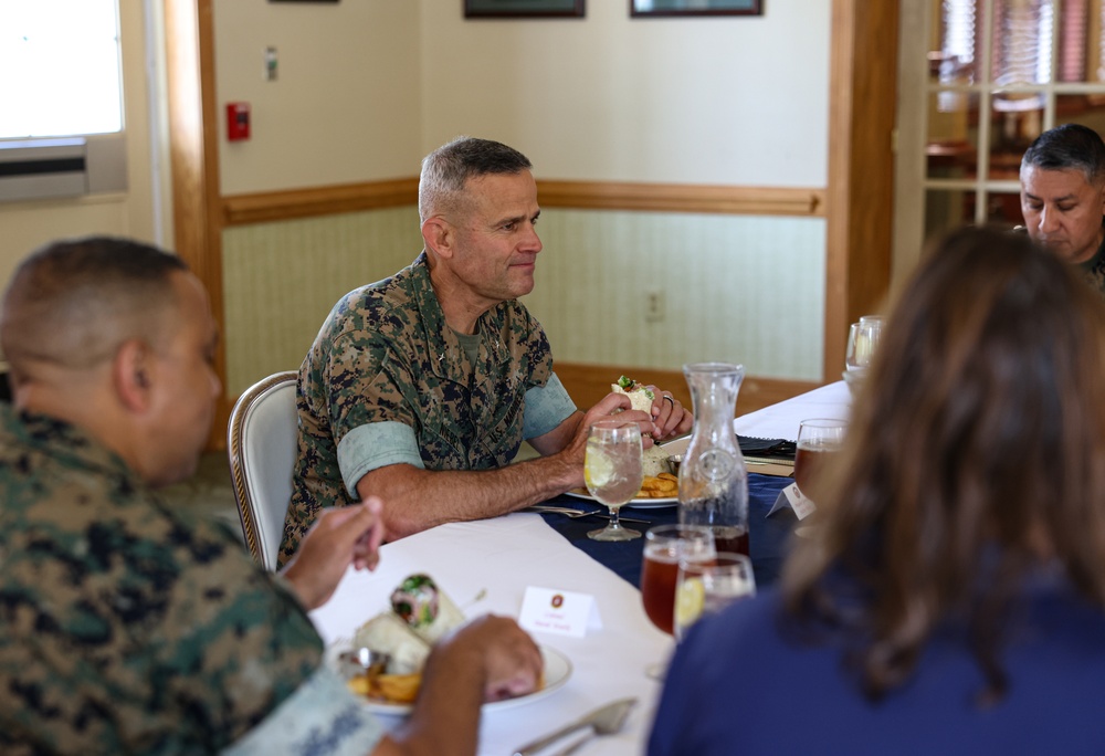 CMC Visits Camp Lejeune