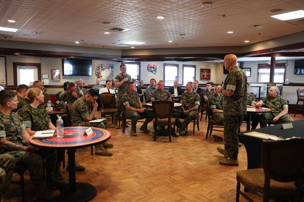 CMC Visits Camp Lejeune