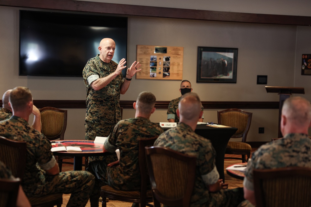 CMC Visits Camp Lejeune