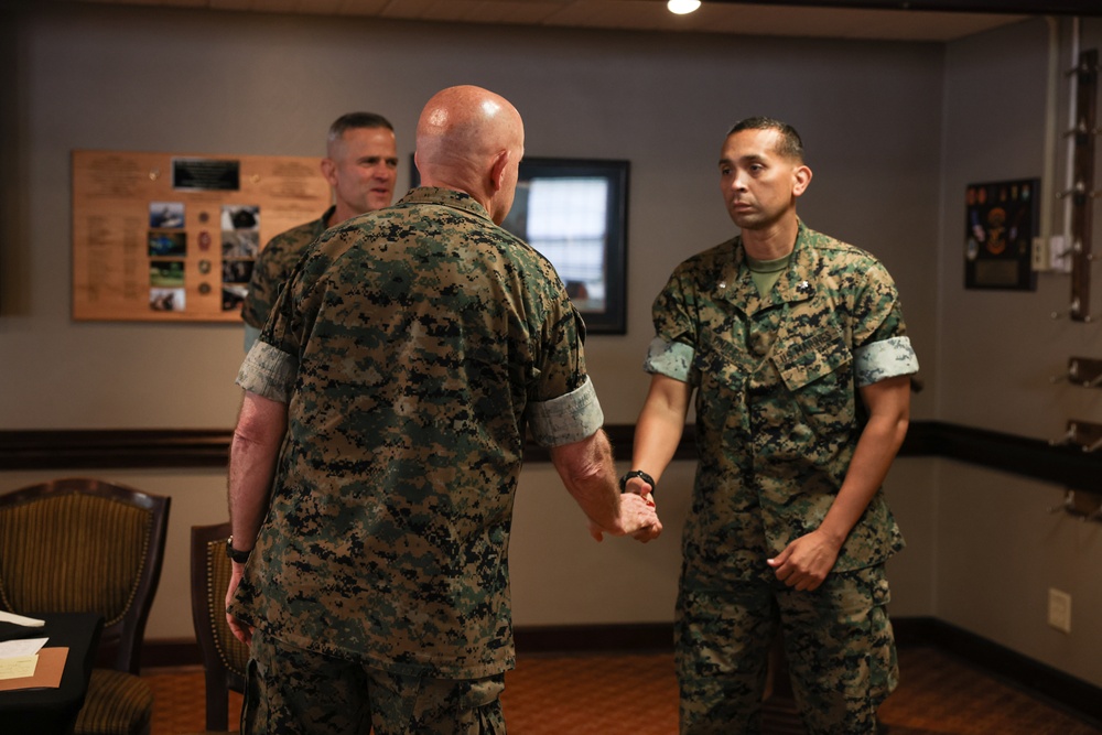 CMC Visits Camp Lejeune