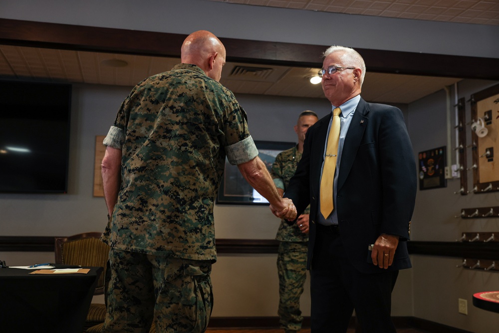 CMC Visits Camp Lejeune