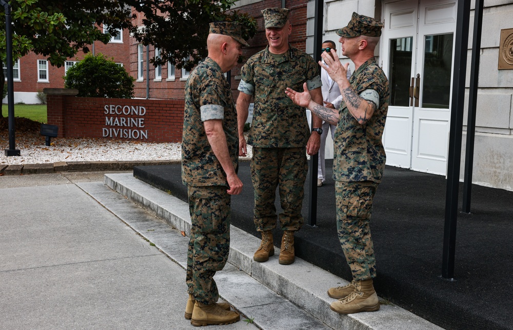 CMC Visits Camp Lejeune