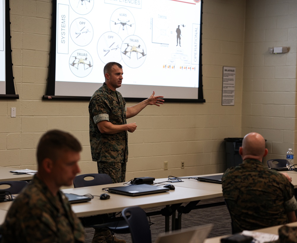 CMC Visits Camp Lejeune