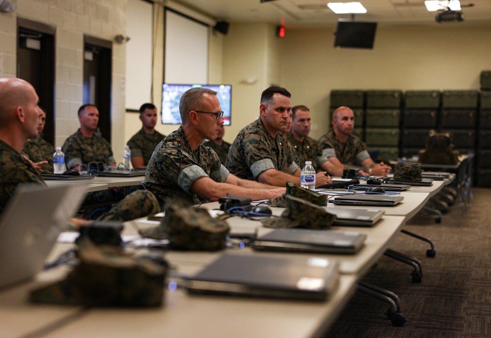 CMC Visits Camp Lejeune