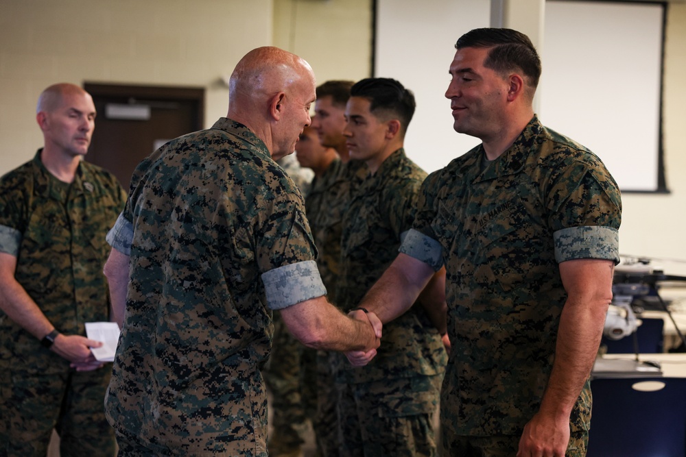 CMC Visits Camp Lejeune