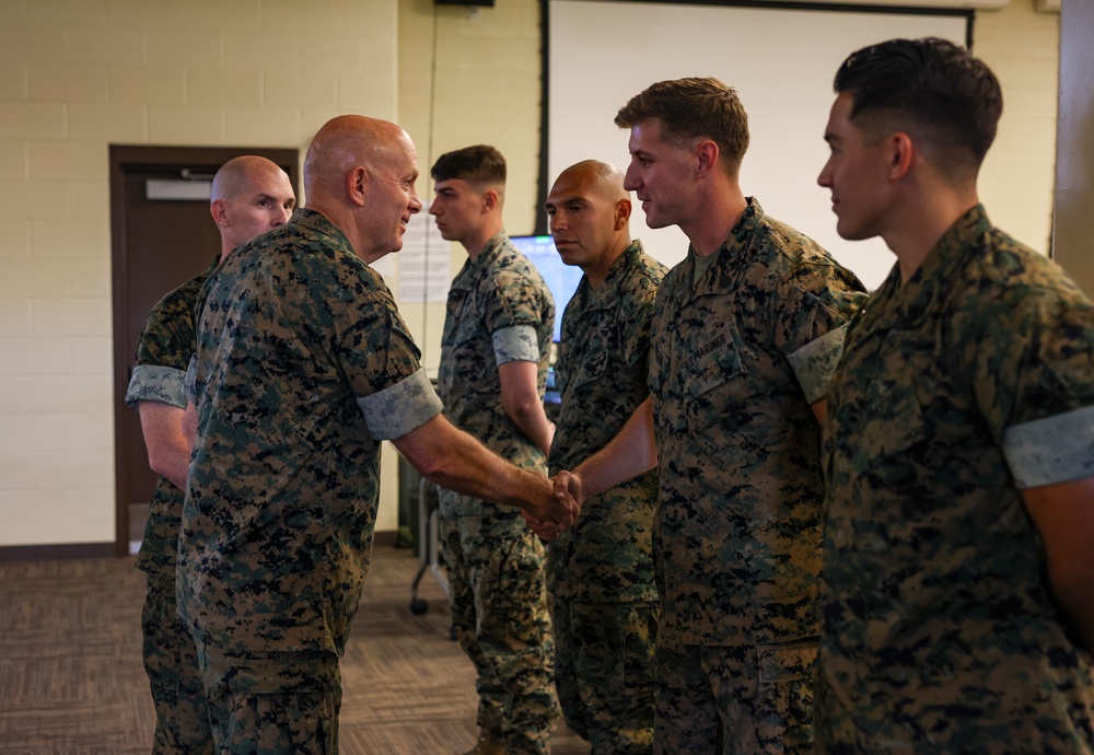 CMC Visits Camp Lejeune