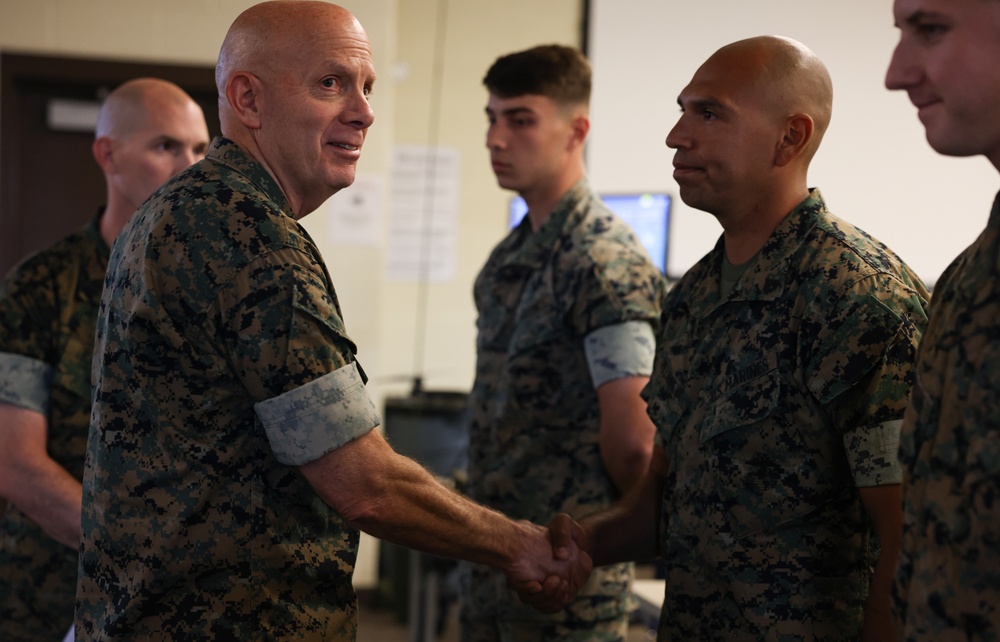 CMC Visits Camp Lejeune