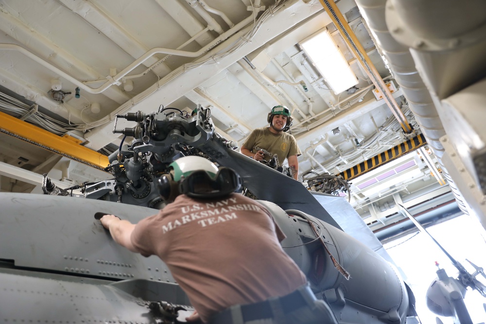 HSM 79 Performs Maintenance Onboard USS Paul Ignatius