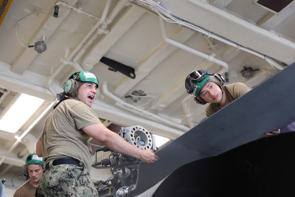 HSM 79 Performs Maintenance Onboard USS Paul Ignatius